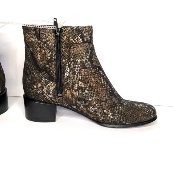 NWT Vionic Kamryn Leather Ankle Heeled Chelsea Boot Snakeskin Pewter Boa… - Picture 5 of 12